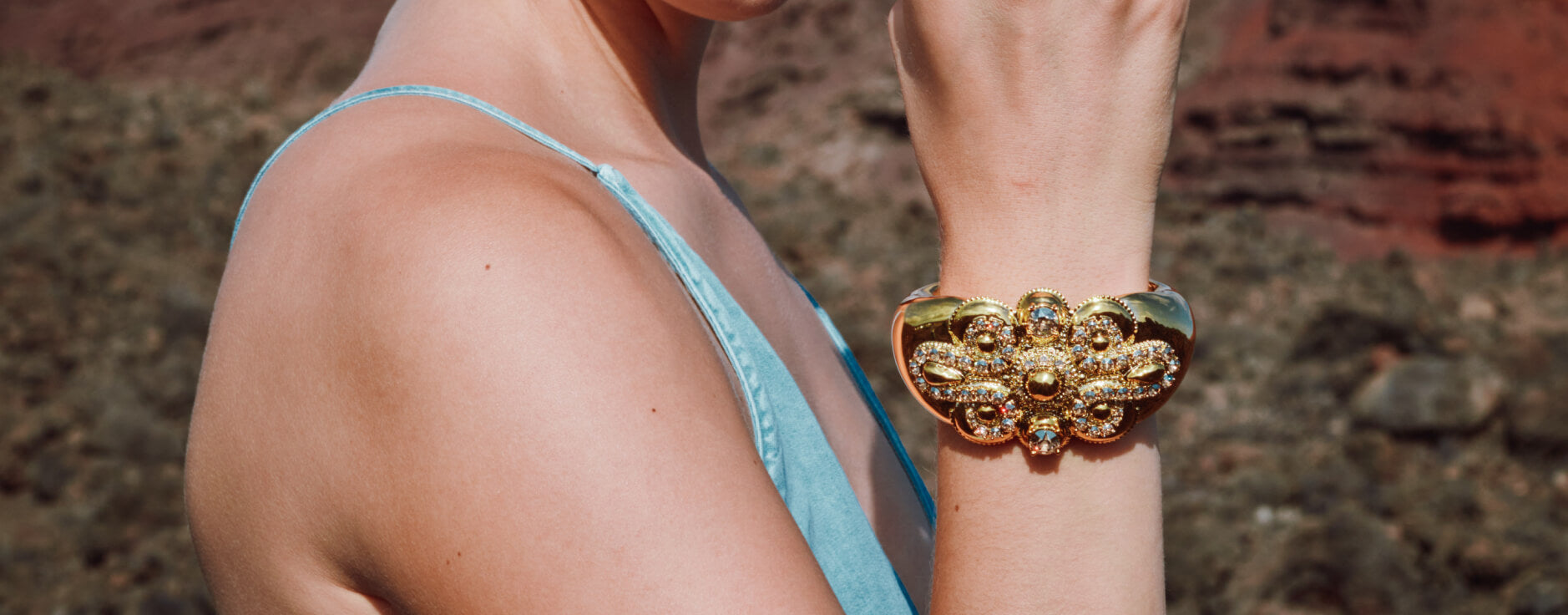 Beau bracelet ruban de marque Satellite Beau bracelet ruban de marque Satellite