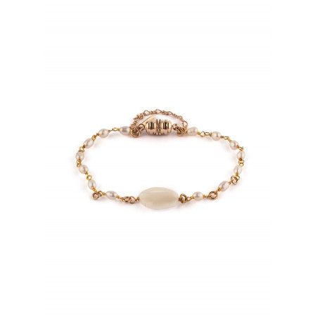 Medium refined freshwater pearl and white mother-of-pearl bracelet | bead