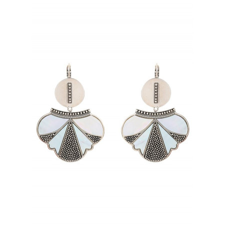 Fantasy metal and mother-of-pearl sleeper earrings | white