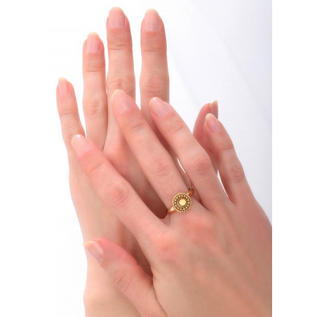 Glamorous mother-of-pearl and metal adjustable ring| yellow84912