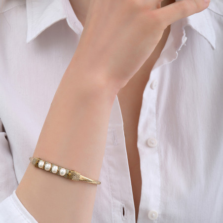 Sophisticated woven adjustable pearl bangle - white85122