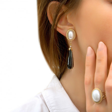 Sophisticated cabochon and mother-of-pearl bead clip-on earrings | black85970