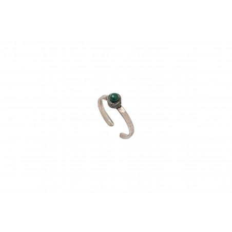 Glamorous fine ring with malachite and silver plating - green