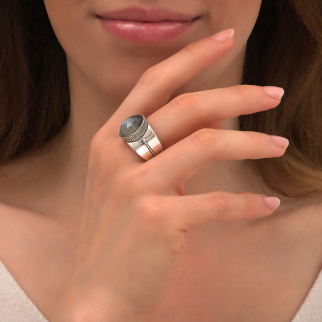 Sophisticated ring with labradorite and silver plating | grey86489
