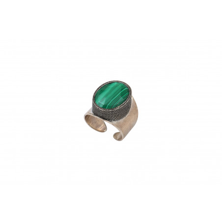 Wide feminine ring with malachite and silver plating | green
