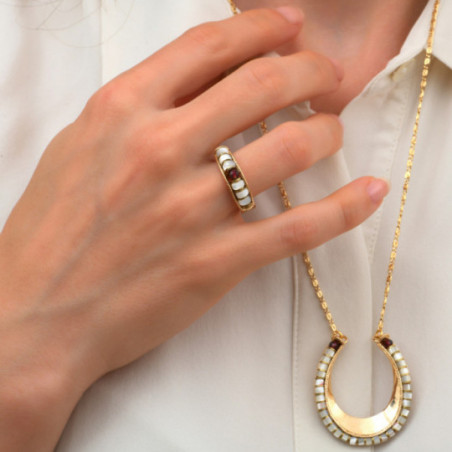 Poetic mother-of-pearl garnet medium ring | white87185