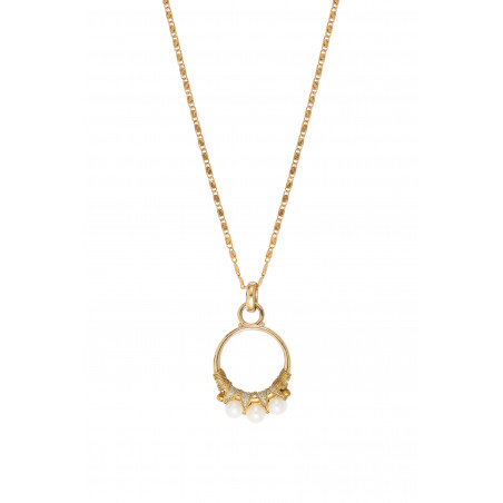 Sophisticated woven metallic thread and pearl pendant necklace| white