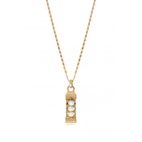 Refined woven metallic thread and pearl pendant necklace | white