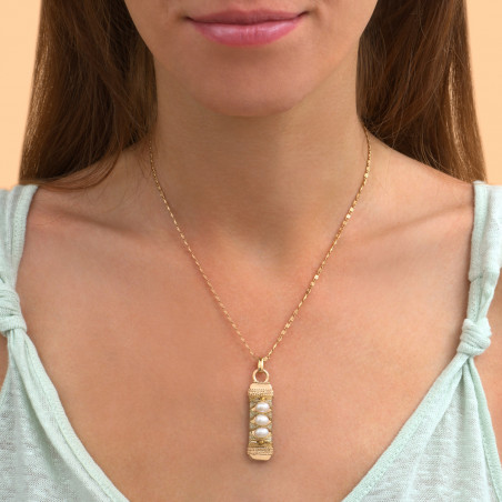 Refined woven metallic thread and pearl pendant necklace | white88521