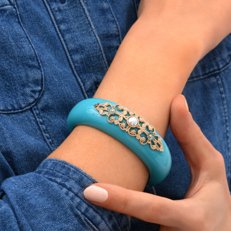 On-trend resin cuff bracelet - blue89921
