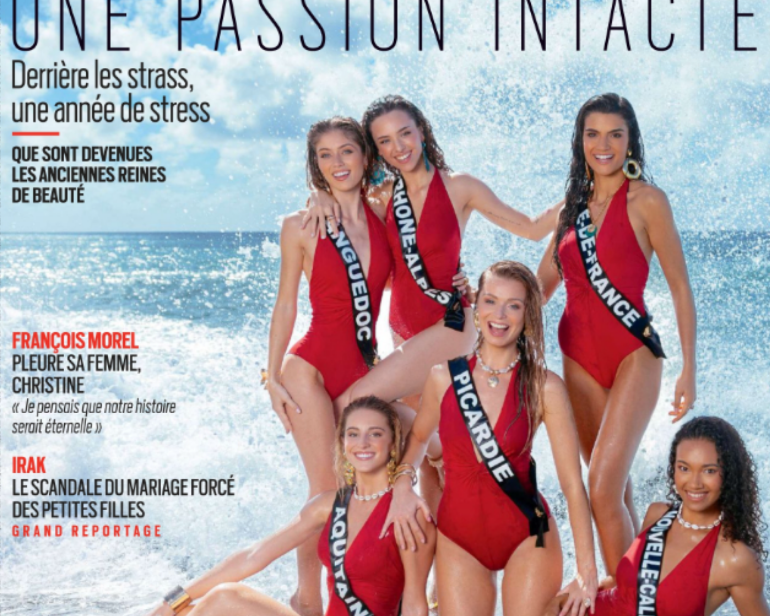 Bague nacre et boucles chandelier SATELLITE Paris dans le cahier joaillerie de Paris Match, novembre 2025