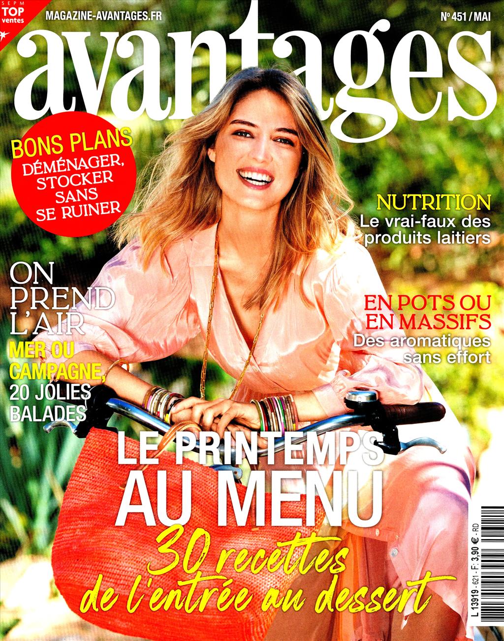 Sautoir doré, boucles assorties et créoles corail SATELLITE Paris dans Avantages, mai 2026