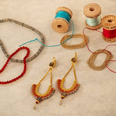 L’atelier de bijoux Satellite Paris, entre art et artisanat pour des pièces faites main