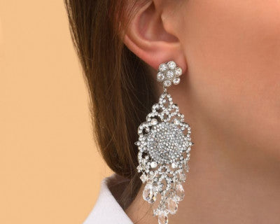 Illuminer son look avec des bijoux strassés