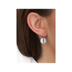 Boucles d'oreilles dormeuses nacre et métal - blanc Blanc argent