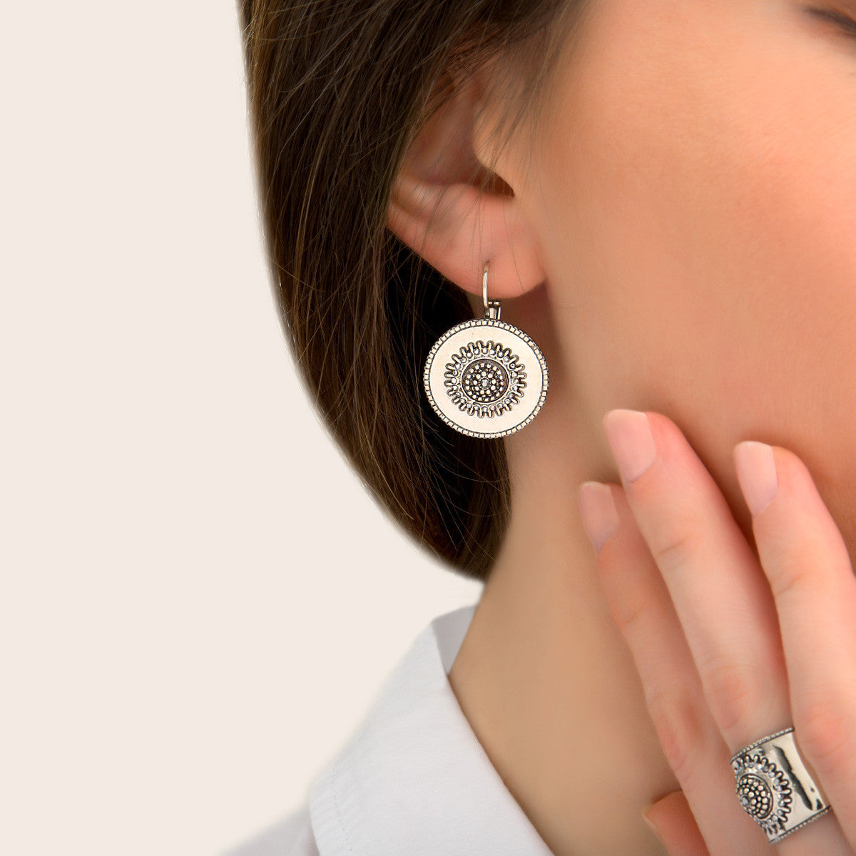 Boucles d'oreilles dormeuses modernes métal et cristaux Prestige - argenté Argent