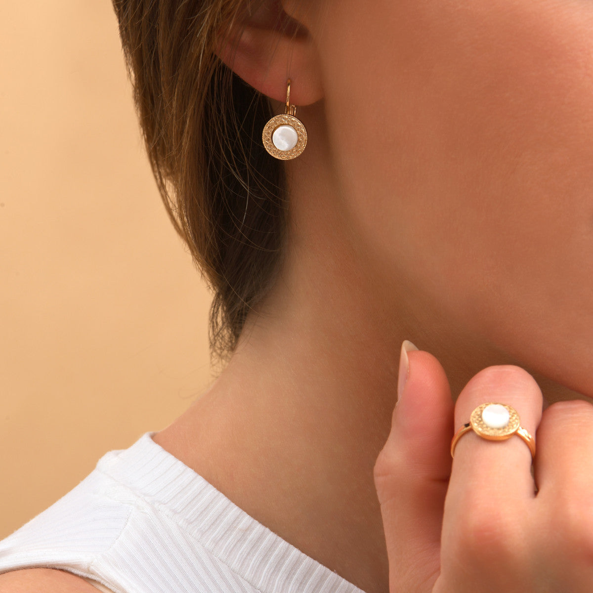 Boucles d'oreilles dormeuses nacre - blanc Nacre