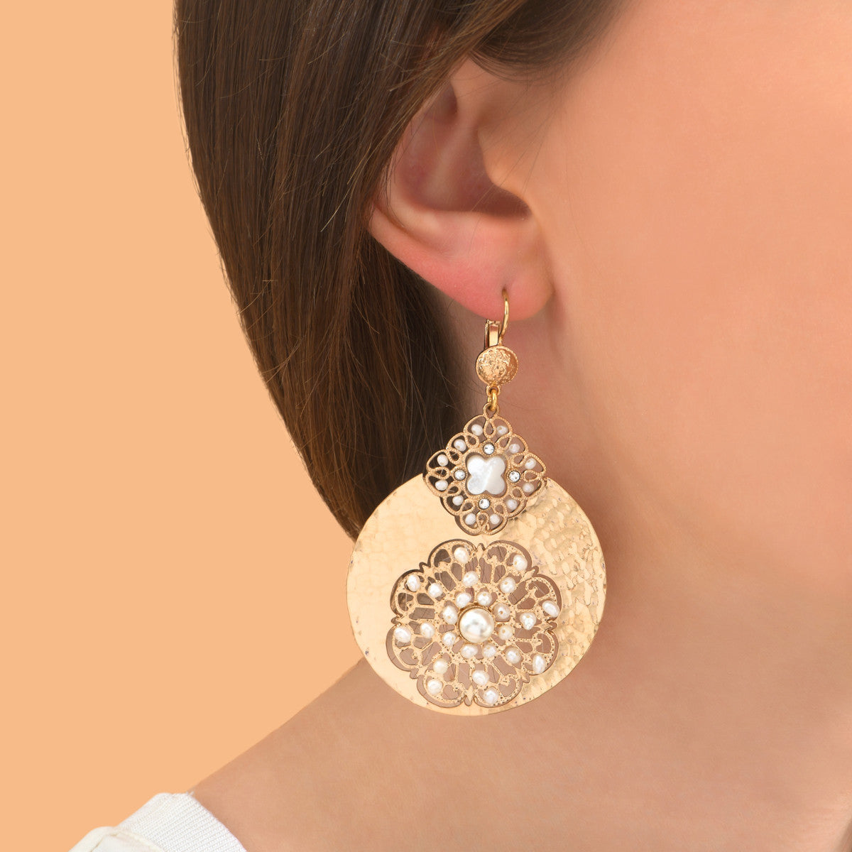 Boucles d'oreilles dormeuses élégantes perles de rivière cristaux prestige - blanc Nacre