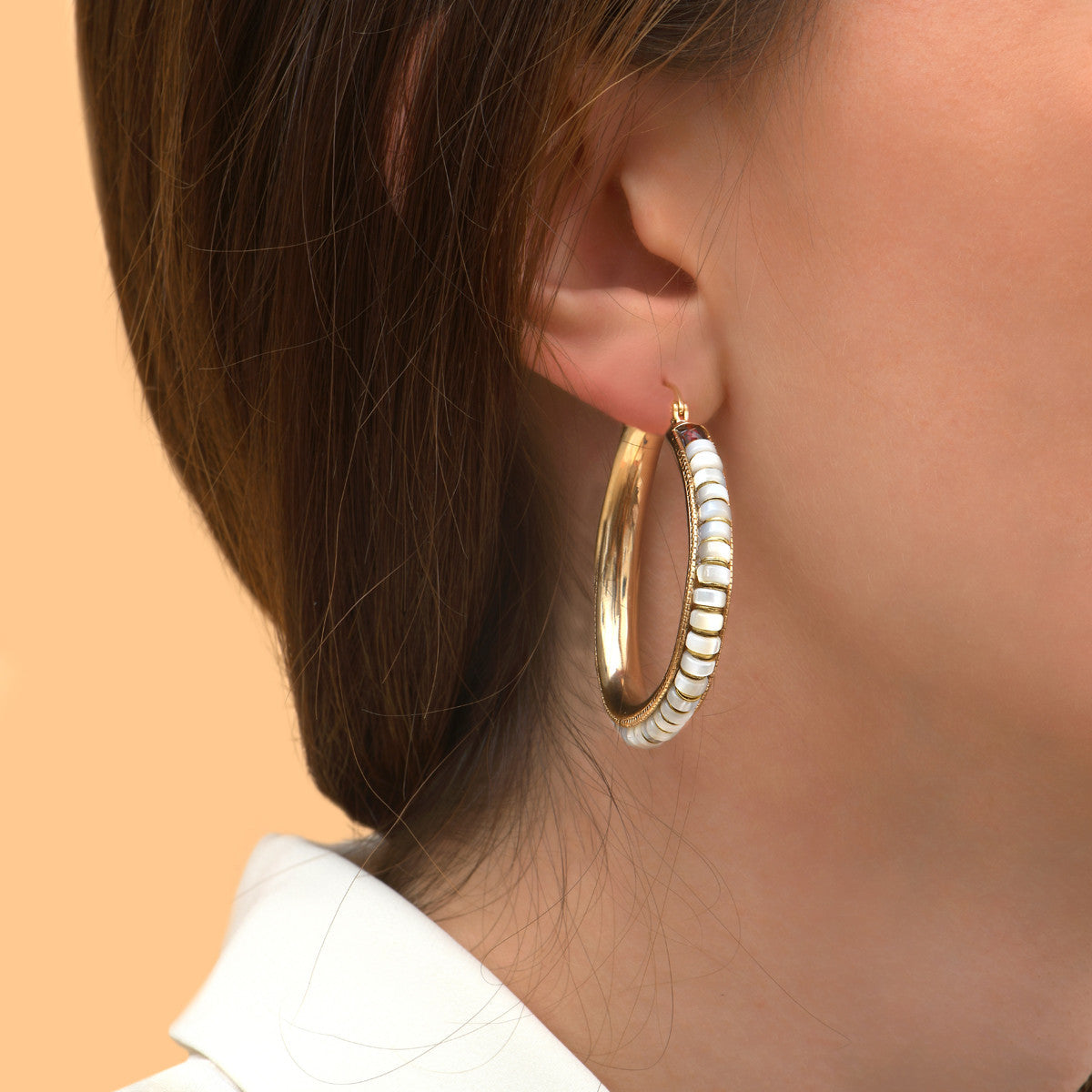Boucles d'oreilles créoles poétiques nacre grenat - blanc Nacre