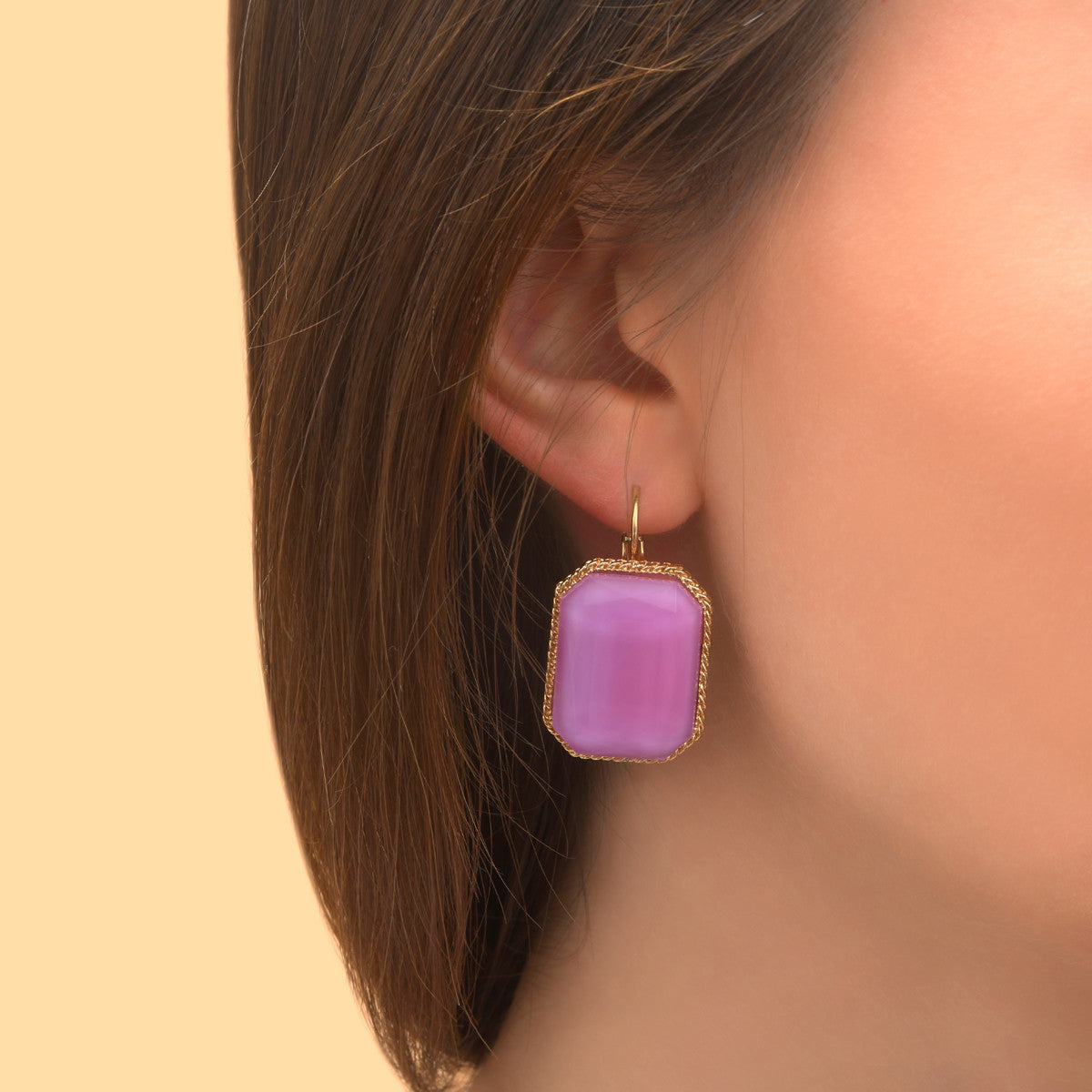 Boucles d'oreilles dormeuses cabochon facetté - violet Rouge
