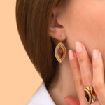 Boucles d'oreilles dormeuses chic résine émaillée - écaille Ecaille