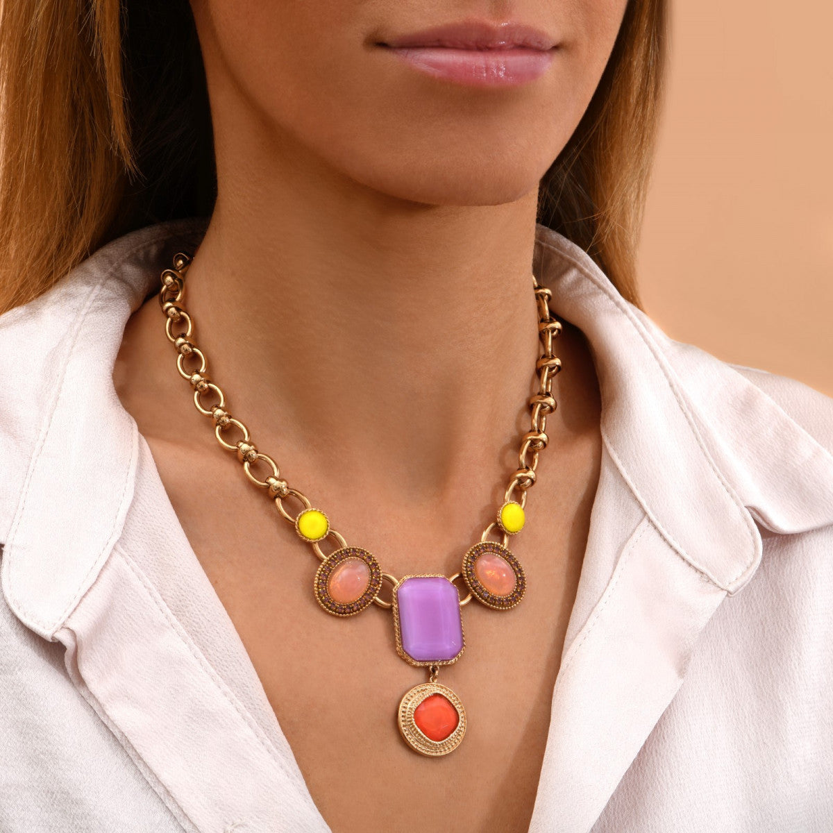 Collier plastron cabochons strass - rose Rouge