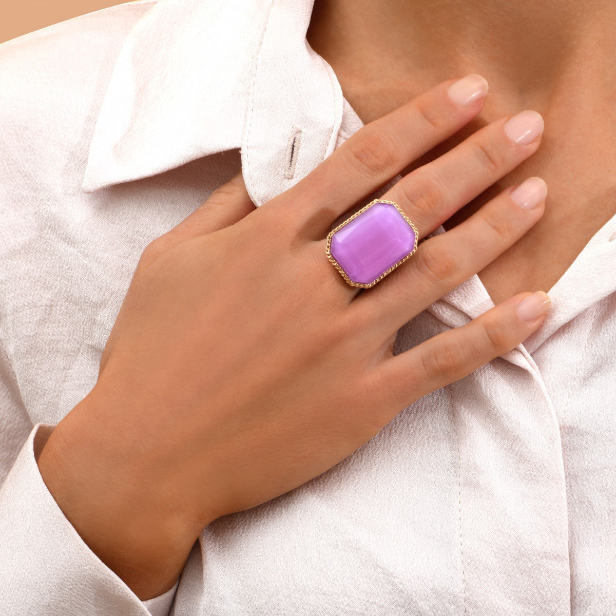 Bague ajustable cabochon taille émeraude - rose Rouge