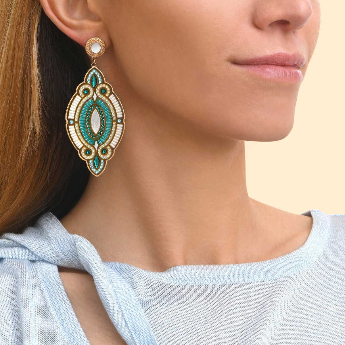 Boucles d'oreilles percées perles du Japon - bleu Nacre bleu