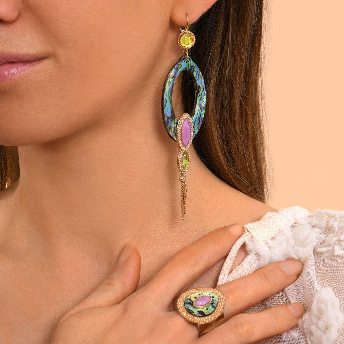 Boucles d'oreilles pendantes dormeuses nacre paua - bleu irisé Pawa