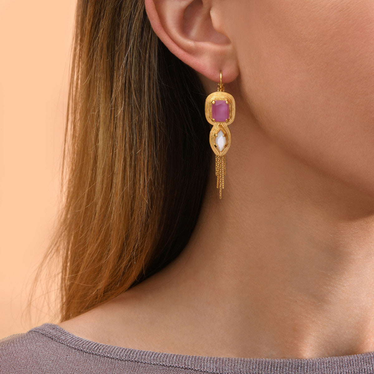 Boucles d'oreilles dormeuses nacre pompon - rose Nacre rose