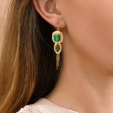 Boucles d'oreilles dormeuses dorées cabochons pompon - vert Vert