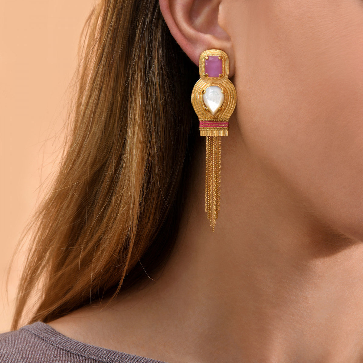 Boucles d'oreilles clips pendantes cabochons pompon - rose Nacre rose