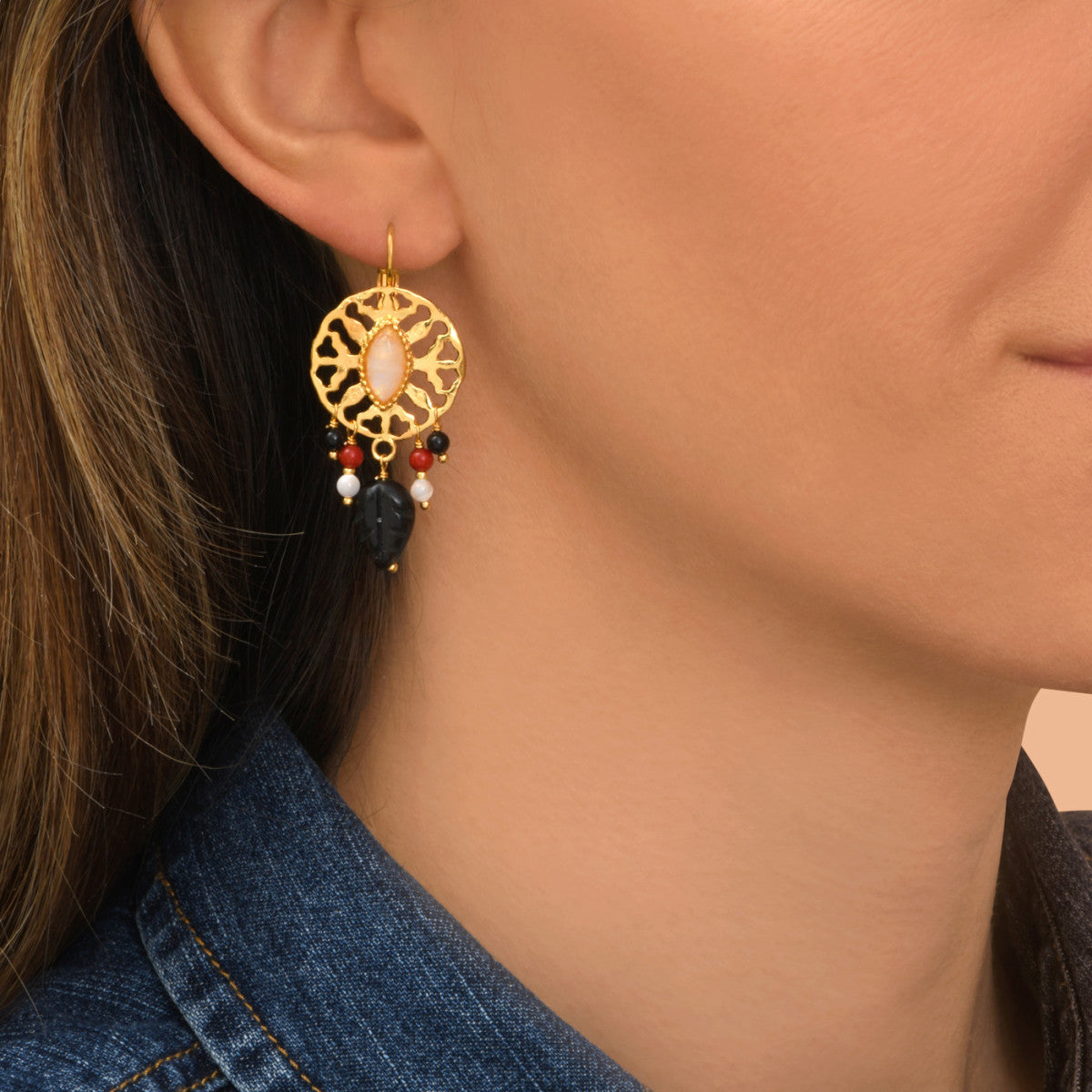 Boucles d'oreilles dormeuses Arizona Dream obsidienne perles de nacre - noir Noir blanc