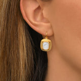 Boucles d'oreilles dormeuses poétiques cabochon facetté - nacre Nacre