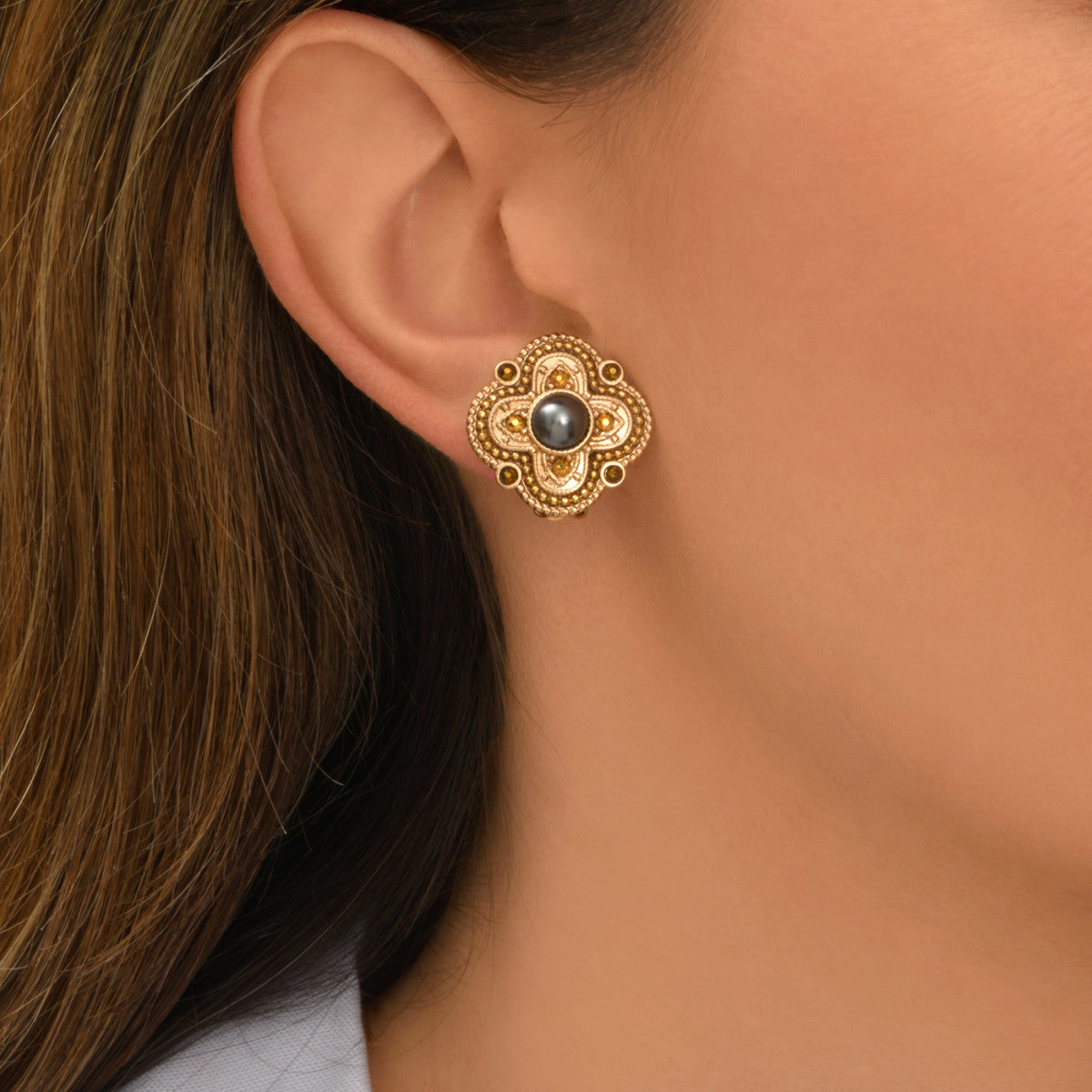 Boucles d'oreilles clips Positano cabochon nacré et cristaux - gris Nacre blanche