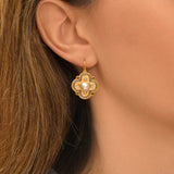 Boucles d'oreilles dormeuses Positano cabochon nacré et cristaux - blanc Nacre grise