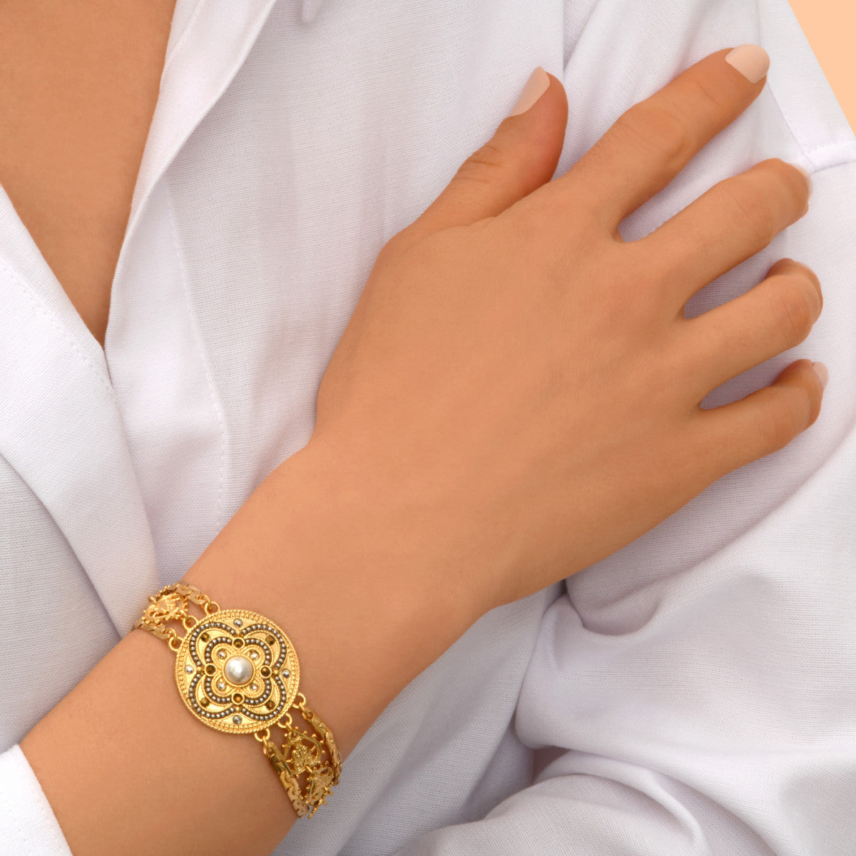 Bracelet manchette réglable Positano triple rang cabochon nacré cristaux - blanc Nacre grise