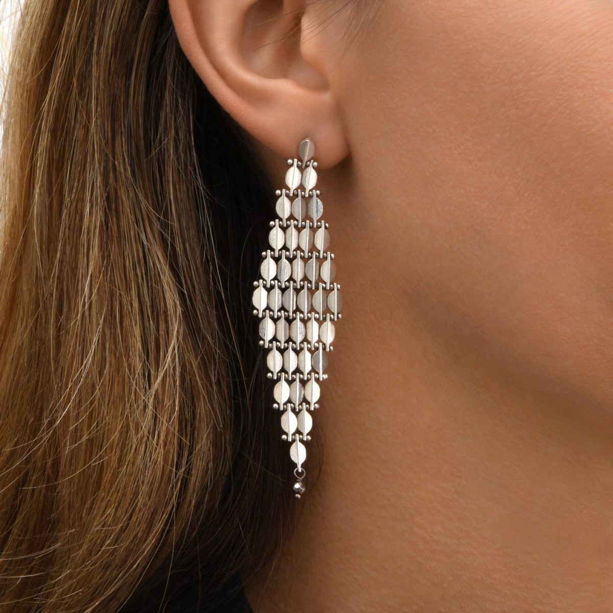 Boucles d'oreilles pendantes Babylone maille bijou hématite grise - argent Argent