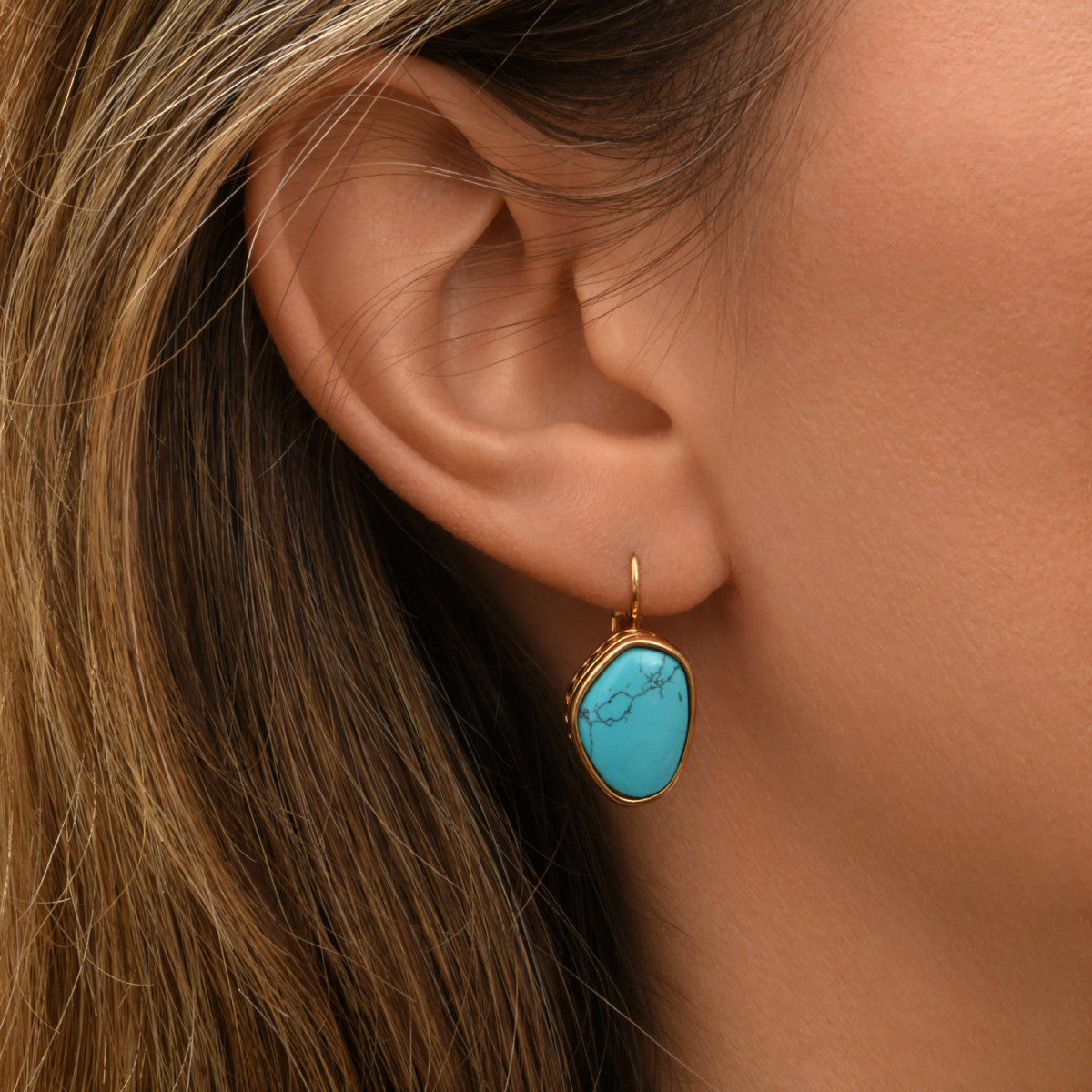 Boucles d'oreilles dormeuses Noto cabochon en turquoise composite - bleu Turquoise
