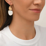Boucles d'oreilles dormeuses Noto en métal doré et nacre véritable - blanc Nacre