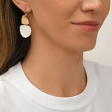 Boucles d'oreilles dormeuses Noto en métal doré et nacre véritable - blanc Nacre