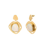 Boucles d'oreilles tiges percées Noto en métal ciselé cabochon nacre - blanc Nacre