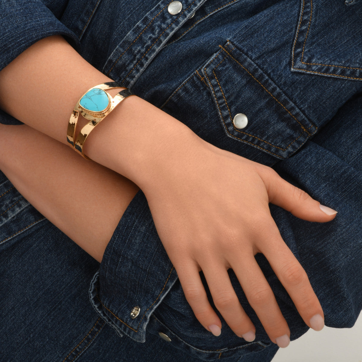 Bracelet manchette Noto en métal doré et cabochon turquoise composite - bleu Turquoise