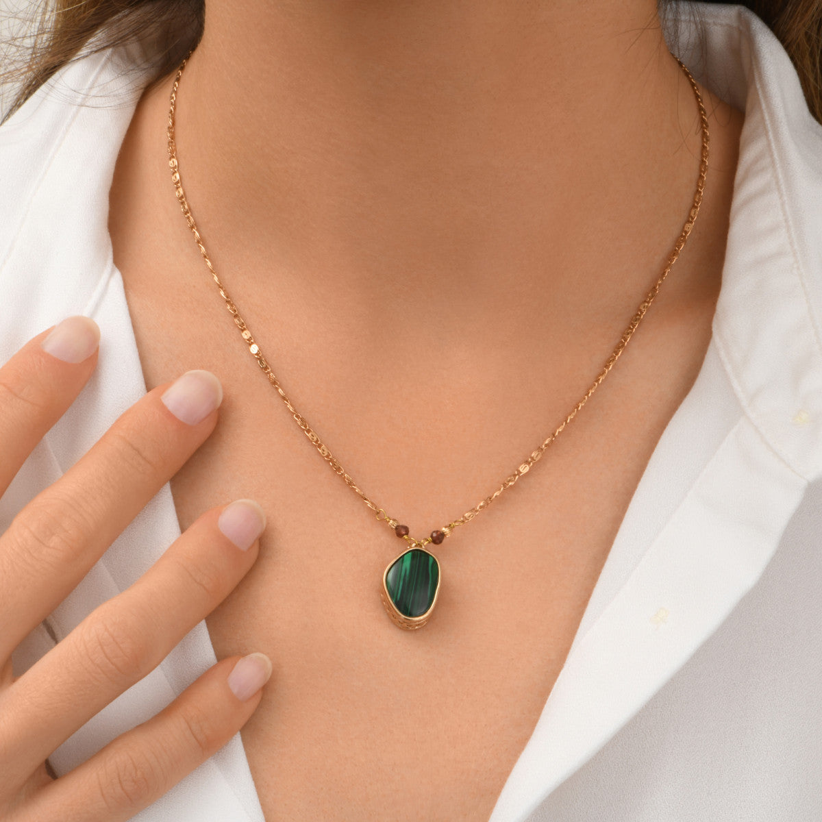 Collier pendentif Noto en métal doré malachite composite  et grenat - vert Vert