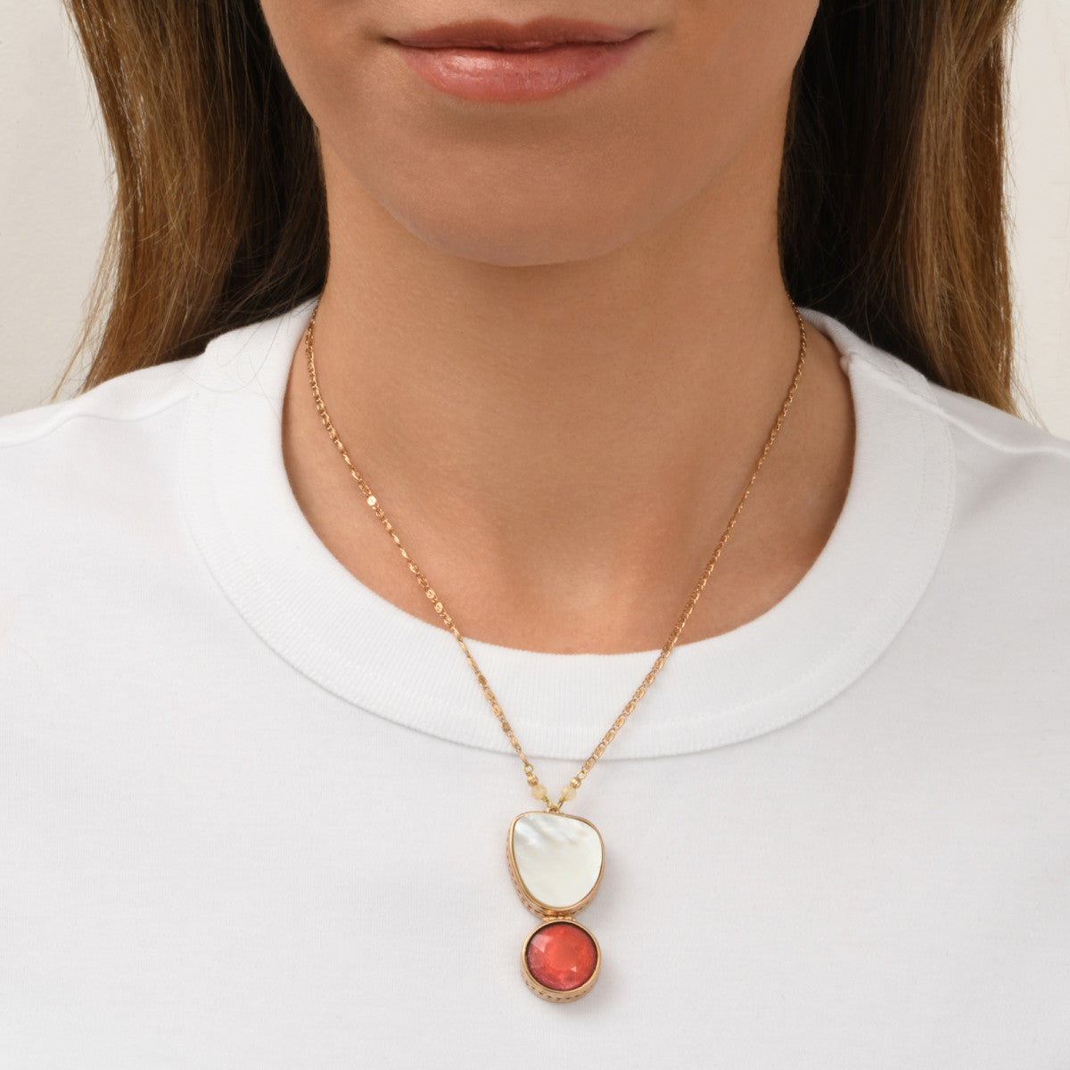 Collier pendentif Noto en métal doré cabochons nacre et pâte de verre - blanc Nacre