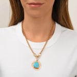 Collier réglable Noto en métal doré martelé et cabochon turquoise - bleu Turquoise