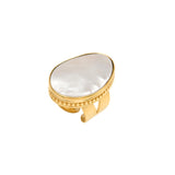 Bague large Noto taille M en métal doré et cabochon de nacre - blanc Nacre