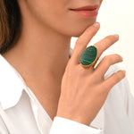 Bague large Noto taille M en métal doré et cabochon malachite - vert Vert