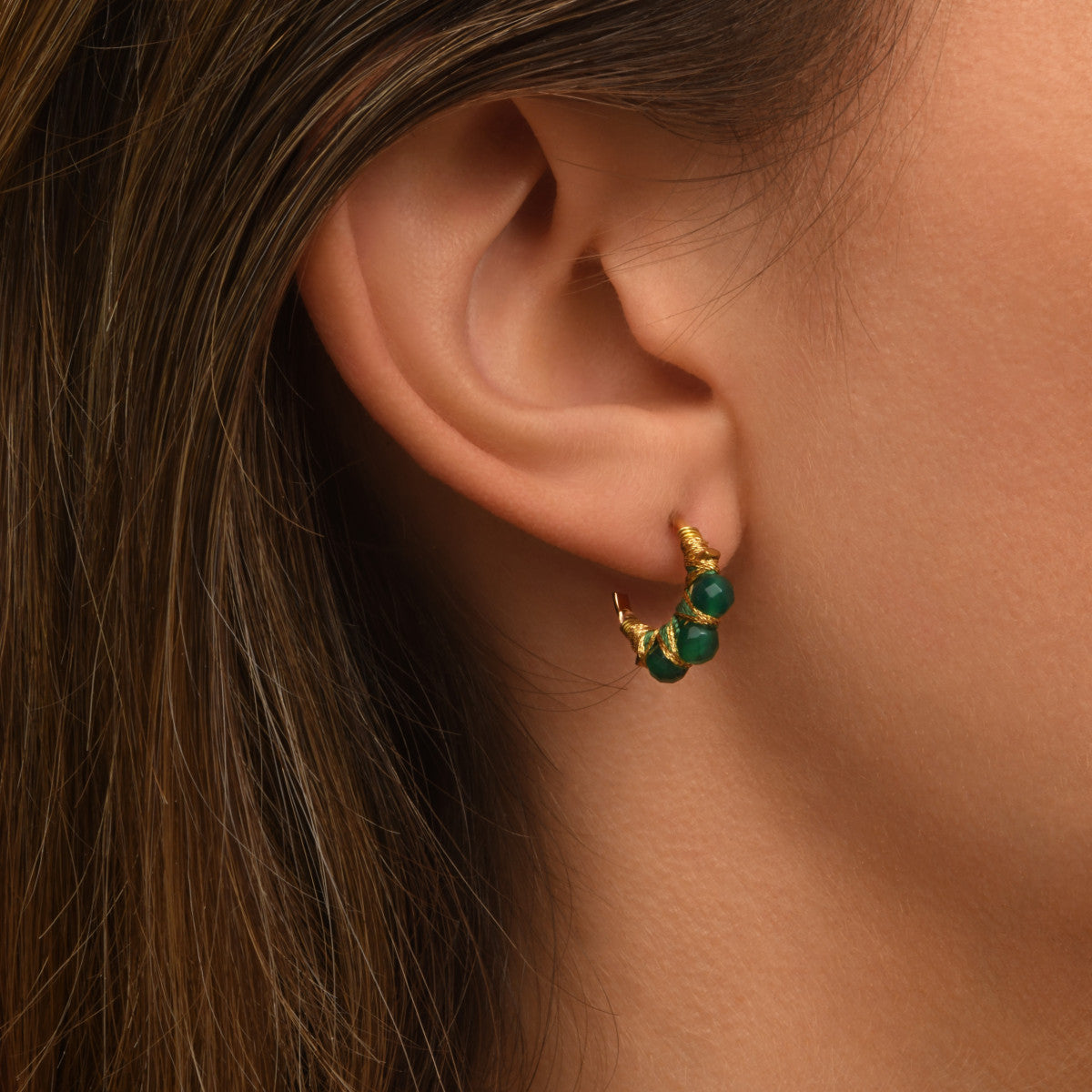 Mini boucles d'oreilles créoles Panarea tissées d'agate  - vert Agate verte