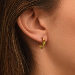 Mini boucles d'oreilles créoles Panarea tissées de péridot - vert pâle Peridot